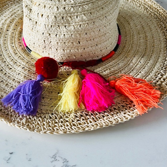 Cost Plus World Market ivory Wide Brim woman’s hat - Picture 6 of 9